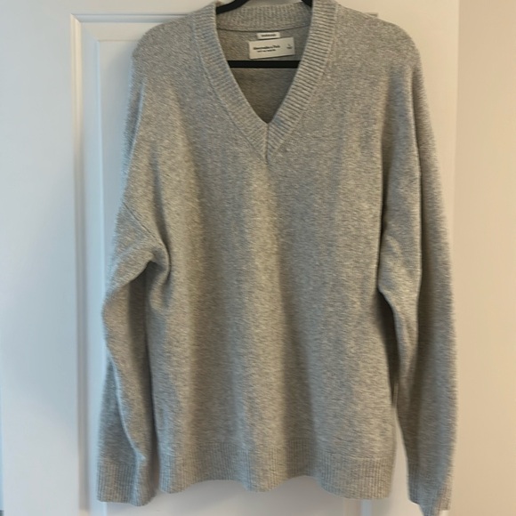 Abercrombie men’s light heather grey, super soft sweater. - Picture 1 of 4